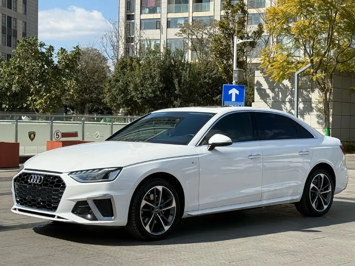 2022 Audi A4L 2.0T 190HP L4 7DCT