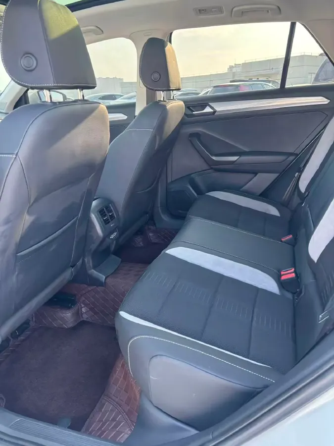 2022 Volkswagen T-Roc 1.4T 150HP L4 7DCT,autocango,china used car exporter,china ev exporter,chinese used car exporter,chinese used ev exporter