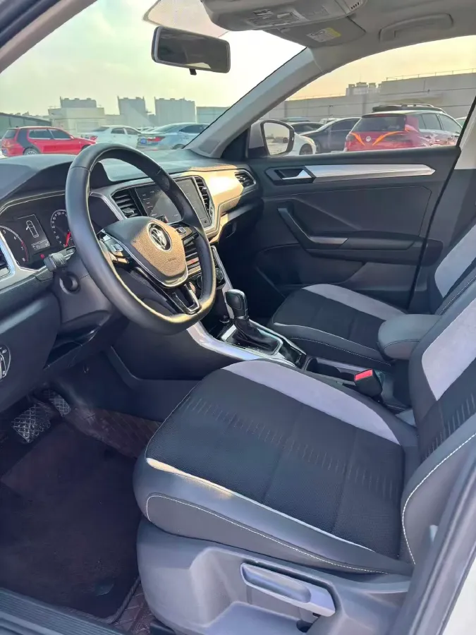 2022 Volkswagen T-Roc 1.4T 150HP L4 7DCT,autocango,china used car exporter,china ev exporter,chinese used car exporter,chinese used ev exporter
