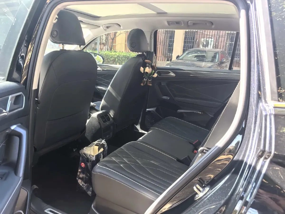 2024 Volkswagen Tiguan L 2.0T 186HP L4 7DCT,autocango,china used car exporter,china ev exporter,chinese used car exporter,chinese used ev exporter