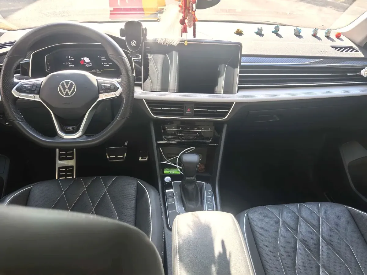 2024 Volkswagen Tiguan L 2.0T 186HP L4 7DCT,autocango,china used car exporter,china ev exporter,chinese used car exporter,chinese used ev exporter
