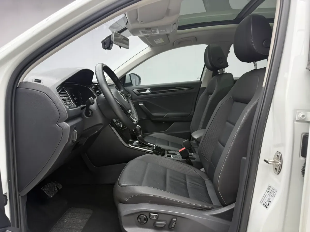 2022 Volkswagen T-Roc 1.4T 150HP L4 7DCT,autocango,china used car exporter,china ev exporter,chinese used car exporter,chinese used ev exporter