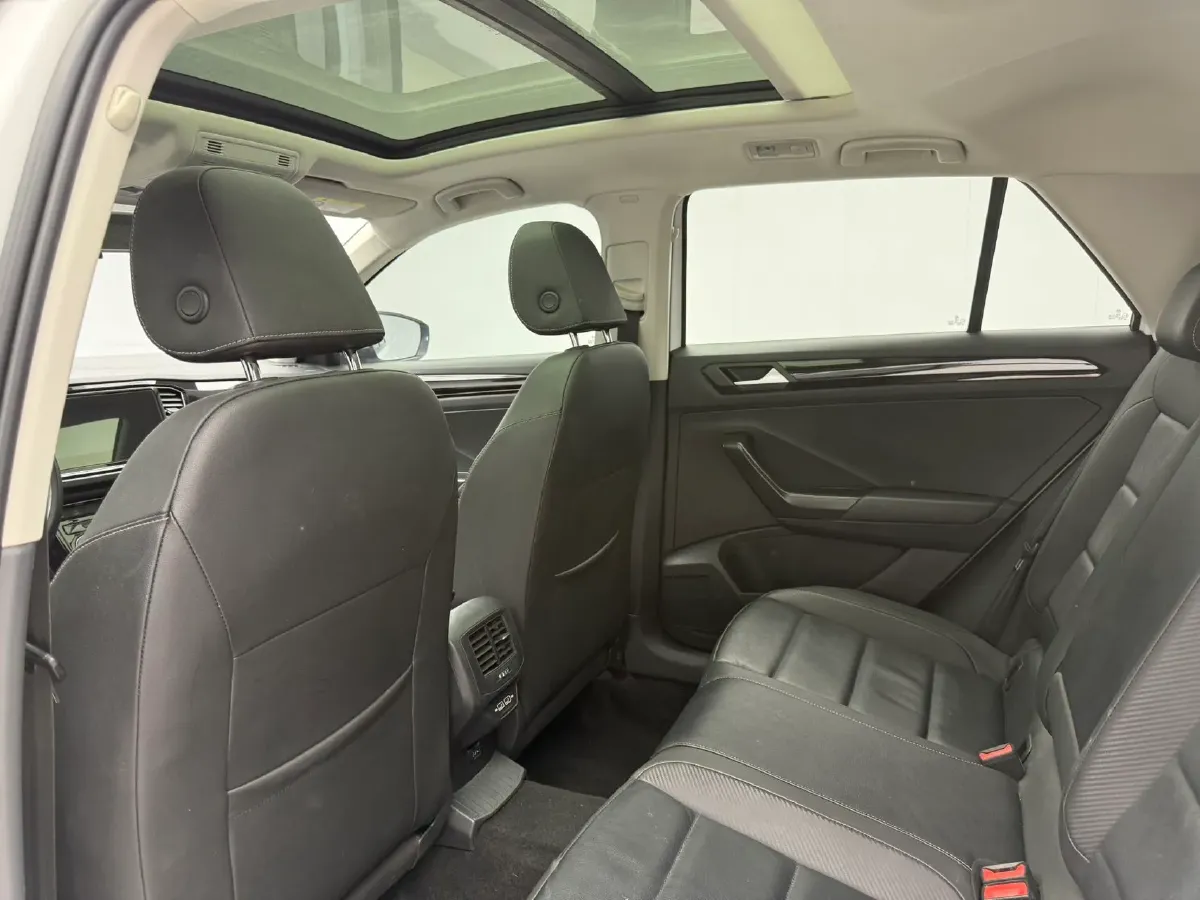 2022 Volkswagen T-Roc 1.4T 150HP L4 7DCT,autocango,china used car exporter,china ev exporter,chinese used car exporter,chinese used ev exporter