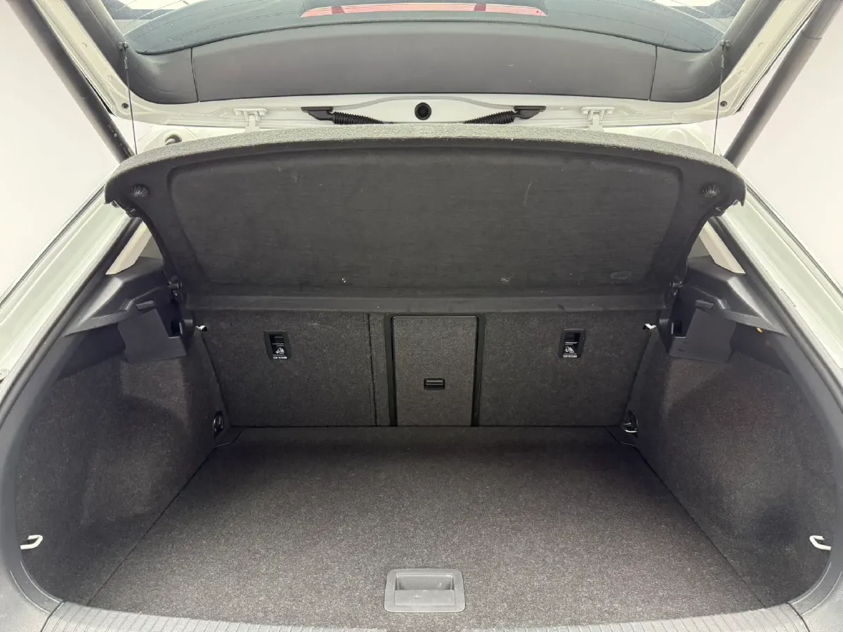 2022 Volkswagen T-Roc 1.4T 150HP L4 7DCT,autocango,china used car exporter,china ev exporter,chinese used car exporter,chinese used ev exporter