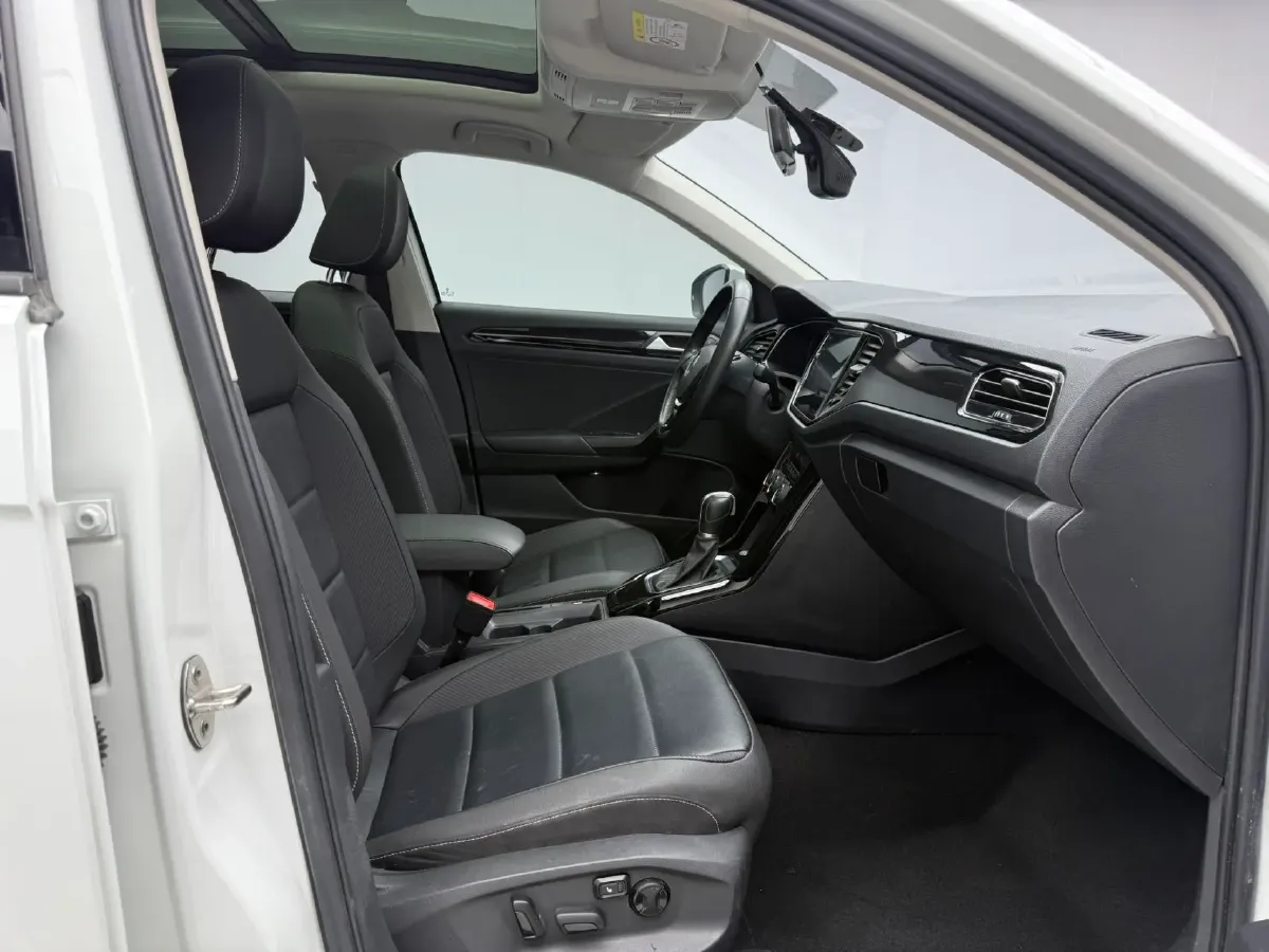 2022 Volkswagen T-Roc 1.4T 150HP L4 7DCT,autocango,china used car exporter,china ev exporter,chinese used car exporter,chinese used ev exporter