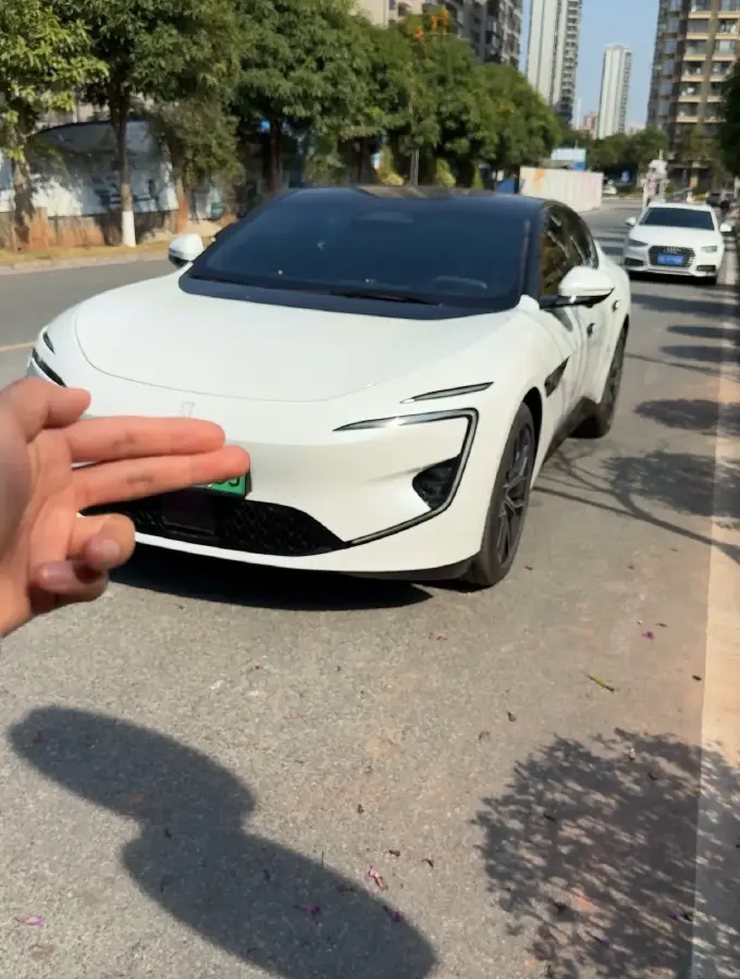 2025 Avatr 12 1.5T 156HP L4 REEV 39.05KWH