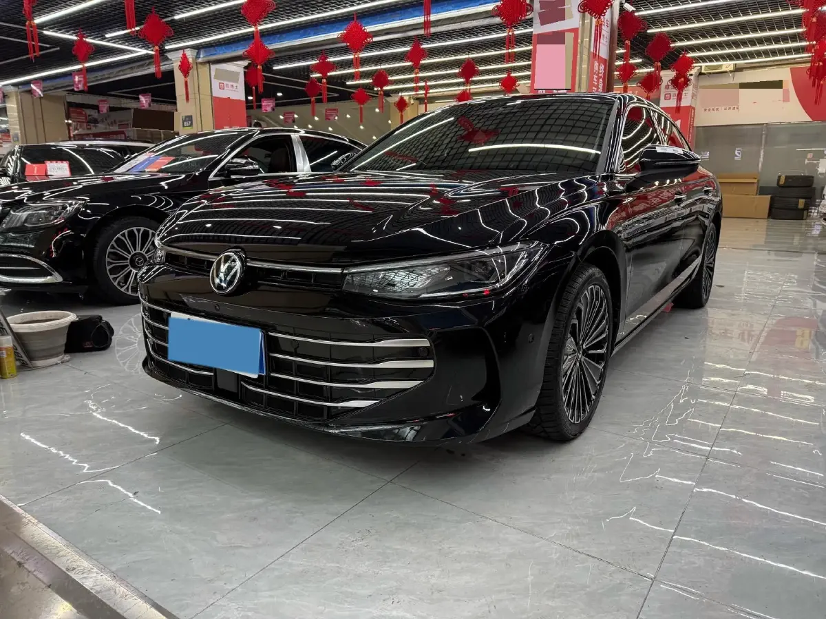 2025 Volkswagen Passat 2.0T 220HP L4 7DCT