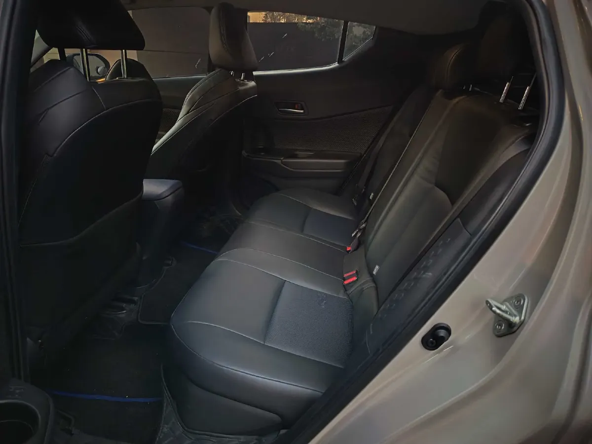 2021 Toyota C-HR 2.0L 171HP L4 CVT,autocango,china used car exporter,china ev exporter,chinese used car exporter,chinese used ev exporter