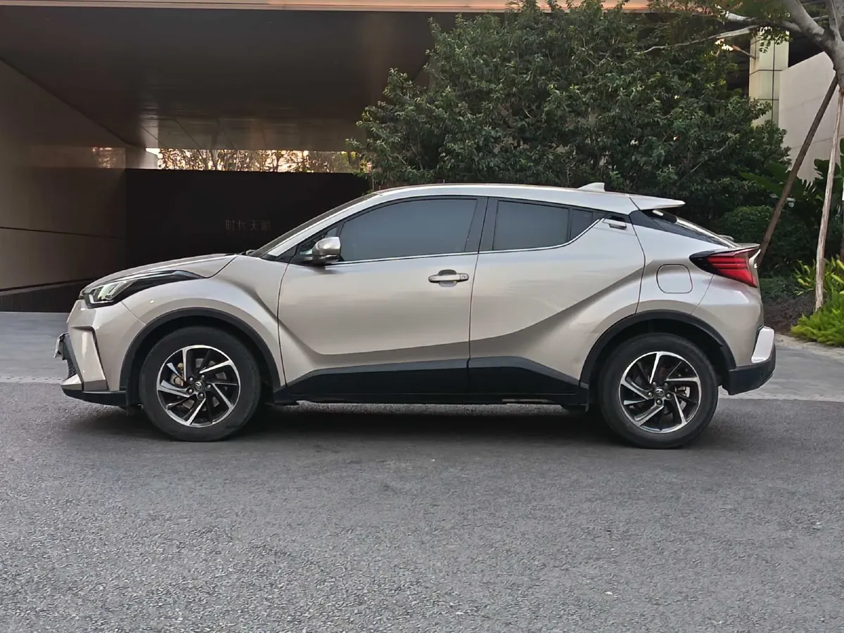 2021 Toyota C-HR 2.0L 171HP L4 CVT,autocango,china used car exporter,china ev exporter,chinese used car exporter,chinese used ev exporter