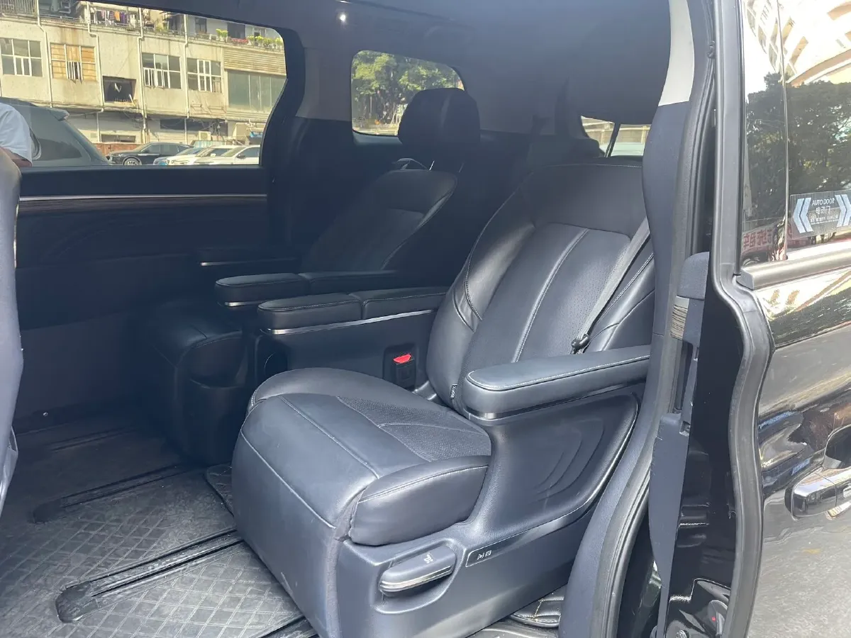 2021 GAC Trumpchi M8 2.0T 252HP L4 8AT,autocango,china used car exporter,china ev exporter,chinese used car exporter,chinese used ev exporter