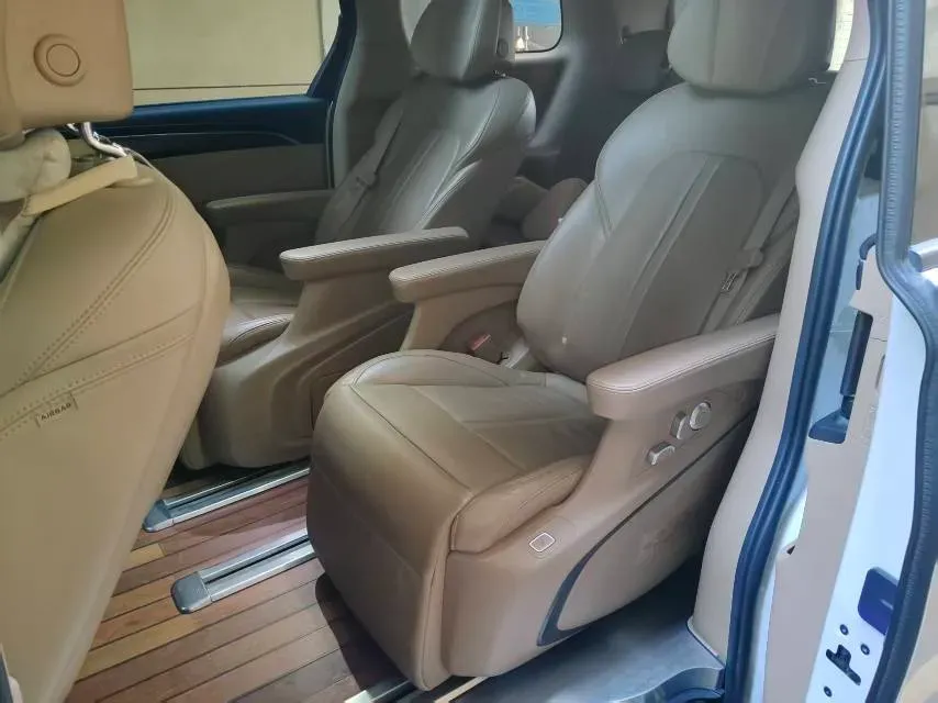 2021 Buick GL8 2.0T 237HP L4 9AT,autocango,china used car exporter,china ev exporter,chinese used car exporter,chinese used ev exporter