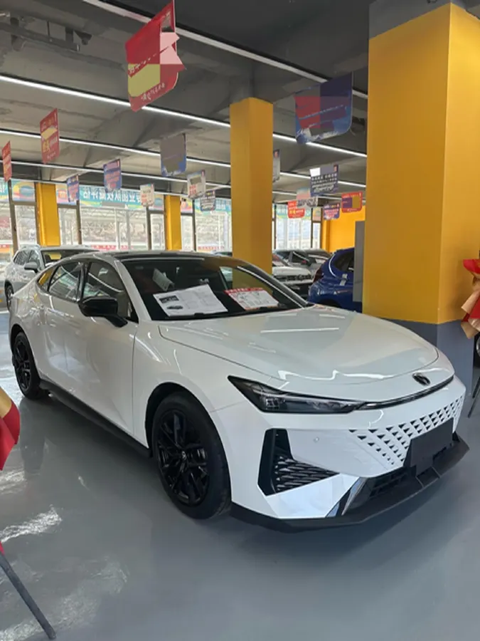 2024 ChangAn UNI-V 1.5T 188HP L4 7DCT,autocango,china used car exporter,china ev exporter,chinese used car exporter,chinese used ev exporter