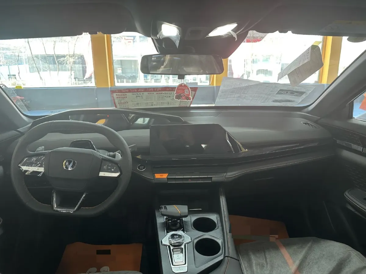 2024 ChangAn UNI-V 1.5T 188HP L4 7DCT,autocango,china used car exporter,china ev exporter,chinese used car exporter,chinese used ev exporter