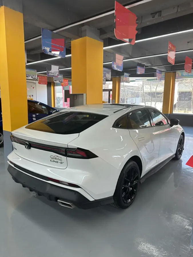 2024 ChangAn UNI-V 1.5T 188HP L4 7DCT,autocango,china used car exporter,china ev exporter,chinese used car exporter,chinese used ev exporter