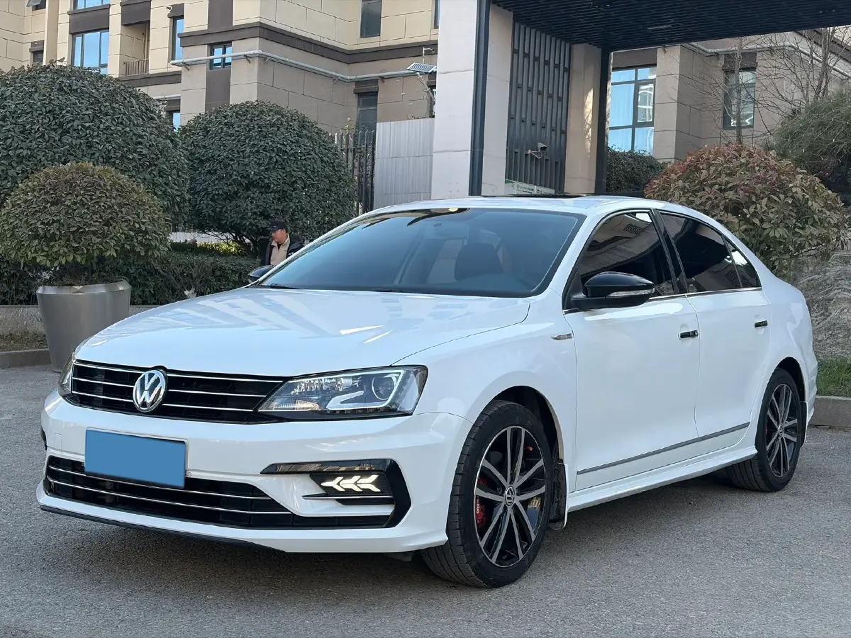 2018 Volkswagen Sagitar 1.4T 150HP L4 7DCT