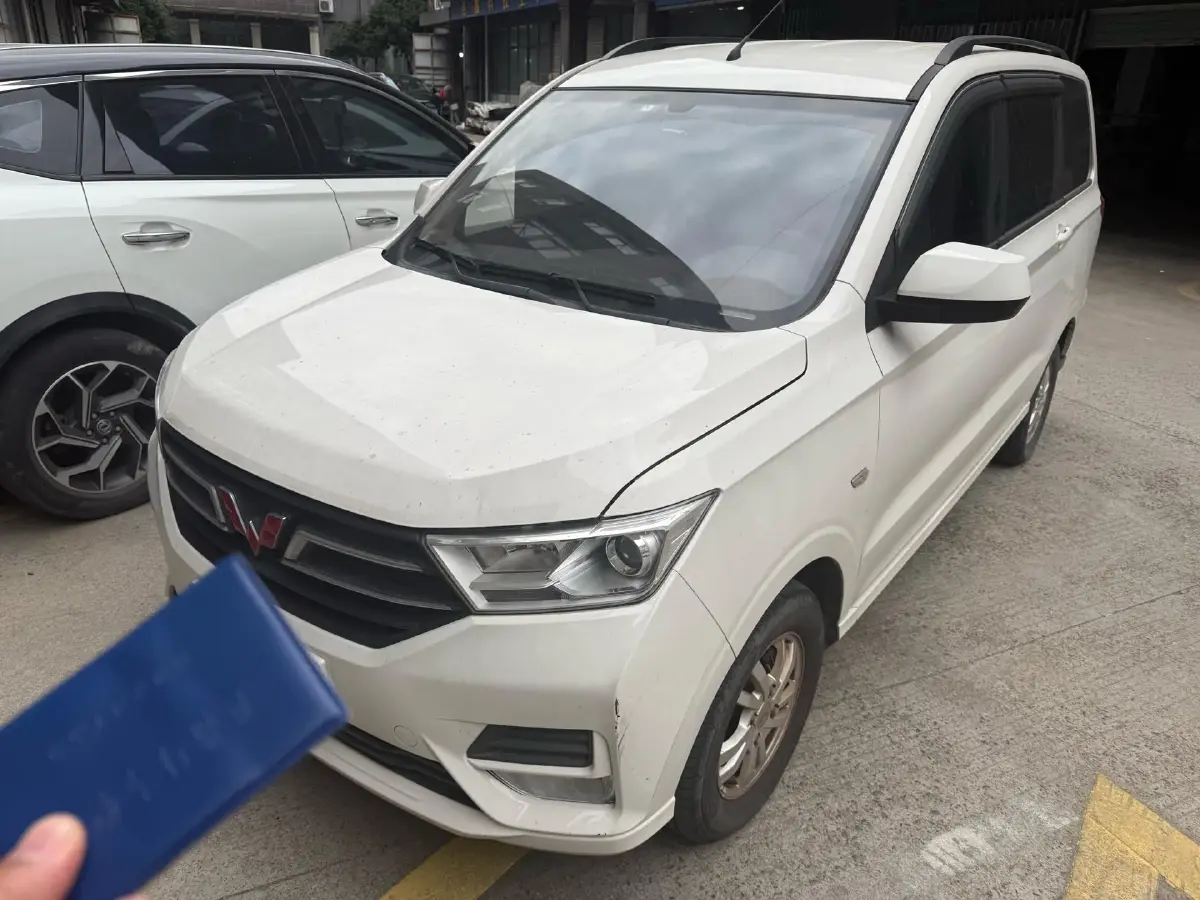 2021 WuLing RongGuang New Truck 1.5L 99HP L4 5MT