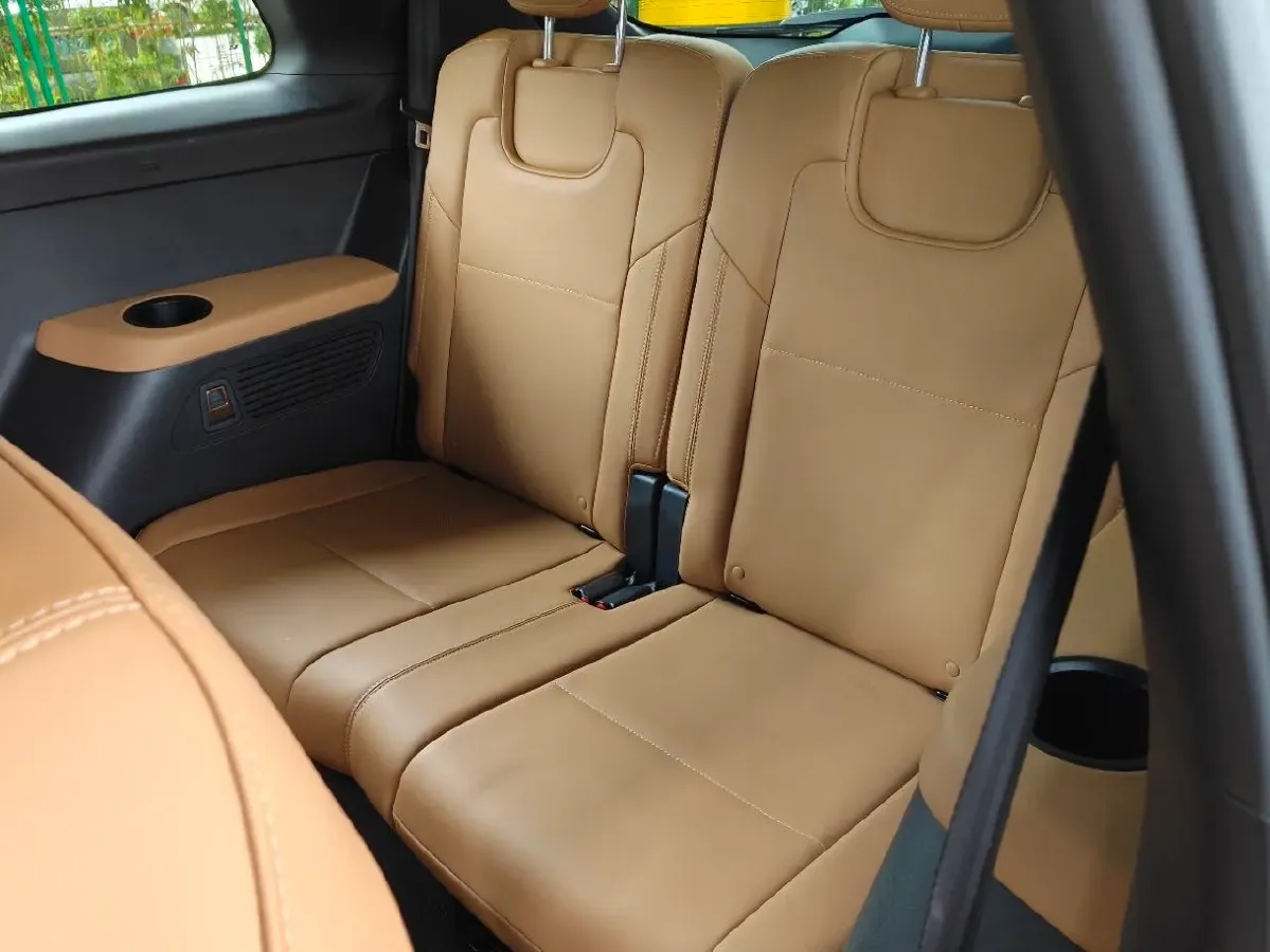 2021 Li ONE Range Extended 131HP REEV 40.5KWH,autocango,china used car exporter,china ev exporter,chinese used car exporter,chinese used ev exporter