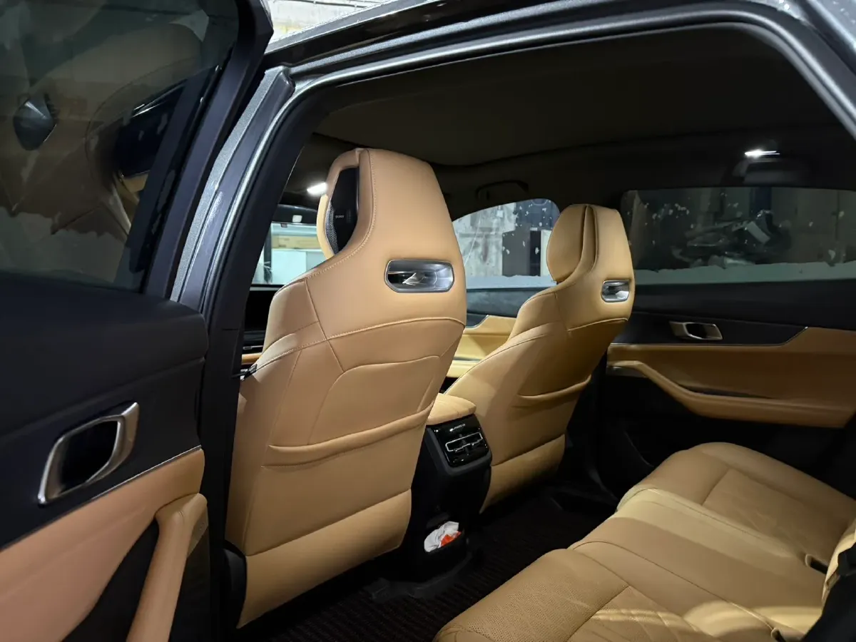 2021 ChangAn UNI-K 2.0T 233HP L4 8AT,autocango,china used car exporter,china ev exporter,chinese used car exporter,chinese used ev exporter