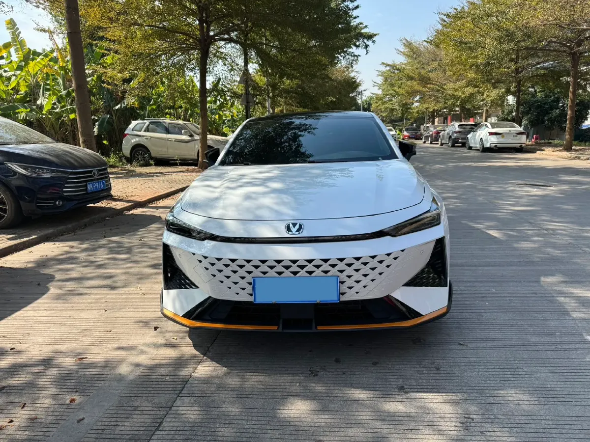2024 ChangAn UNI-V 1.5T 188HP L4 7DCT,autocango,china used car exporter,china ev exporter,chinese used car exporter,chinese used ev exporter