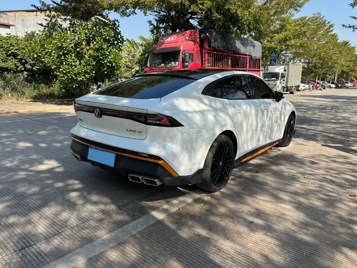 2024 ChangAn UNI-V 1.5T 188HP L4 7DCT,autocango,china used car exporter,china ev exporter,chinese used car exporter,chinese used ev exporter
