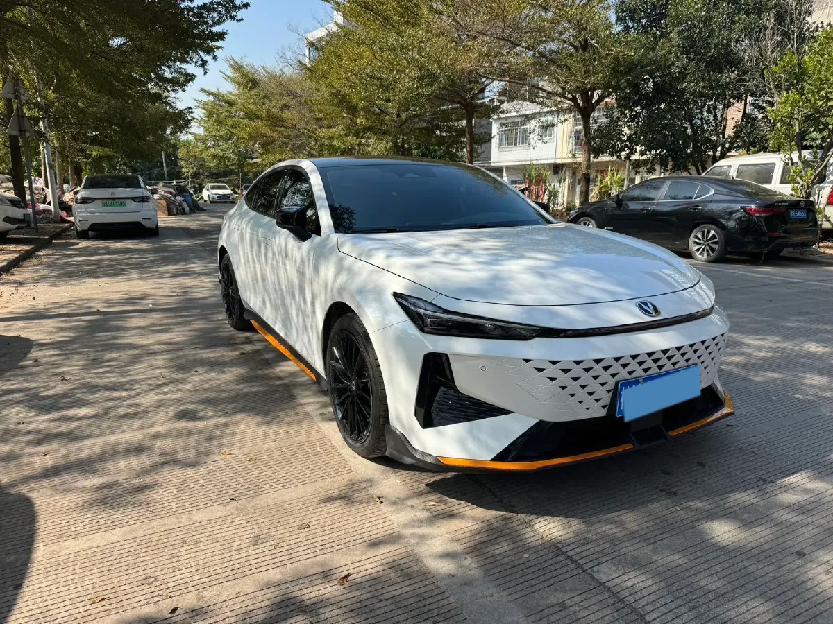 2024 ChangAn UNI-V 1.5T 188HP L4 7DCT,autocango,china used car exporter,china ev exporter,chinese used car exporter,chinese used ev exporter