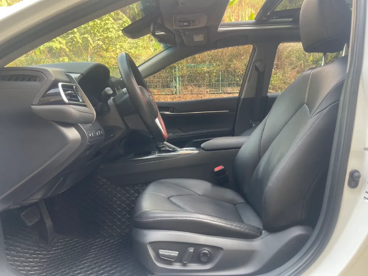 2021 Toyota Camry 2.5L 209HP L4 8AT,autocango,china used car exporter,china ev exporter,chinese used car exporter,chinese used ev exporter