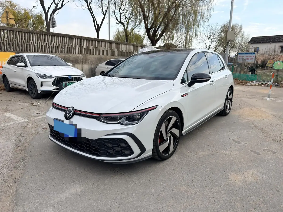 2023 Volkswagen GolfGTI 2.0T 220HP L4 7DCT
