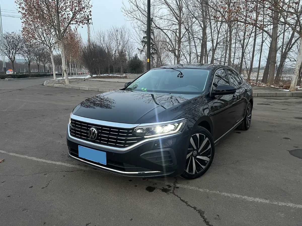 2024 Volkswagen Passat 2.0T 220HP L4 7DCT