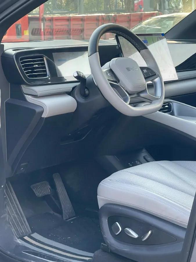 2025 LanDian E5 PLUS 1.5L 95HP L4 E-CVT PHEV,autocango,china used car exporter,china ev exporter,chinese used car exporter,chinese used ev exporter