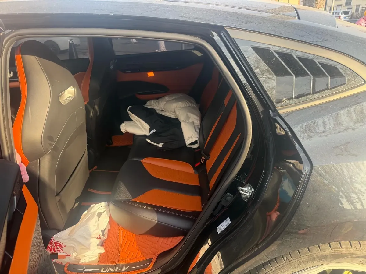 2023 ChangAn UNI-V 1.5T 188HP L4 7DCT,autocango,china used car exporter,china ev exporter,chinese used car exporter,chinese used ev exporter