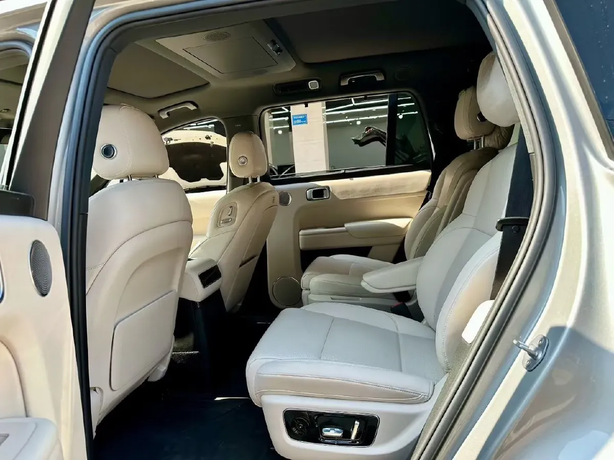 2024 Land Rover Range Rover Evoque 1.5T 200HP L3 8AT PHEV 15.5KWH,autocango,china used car exporter,china ev exporter,chinese used car exporter,chinese used ev exporter