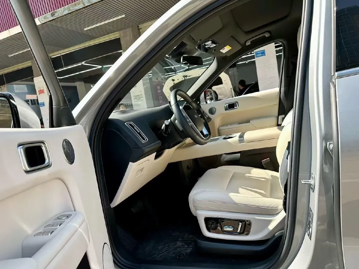 2024 Land Rover Range Rover Evoque 1.5T 200HP L3 8AT PHEV 15.5KWH,autocango,china used car exporter,china ev exporter,chinese used car exporter,chinese used ev exporter