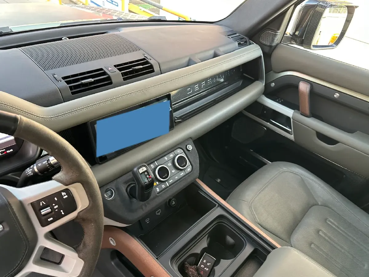 2020 Land Rover Defender 3.0T 400HP L6 8AT,autocango,china used car exporter,china ev exporter,chinese used car exporter,chinese used ev exporter