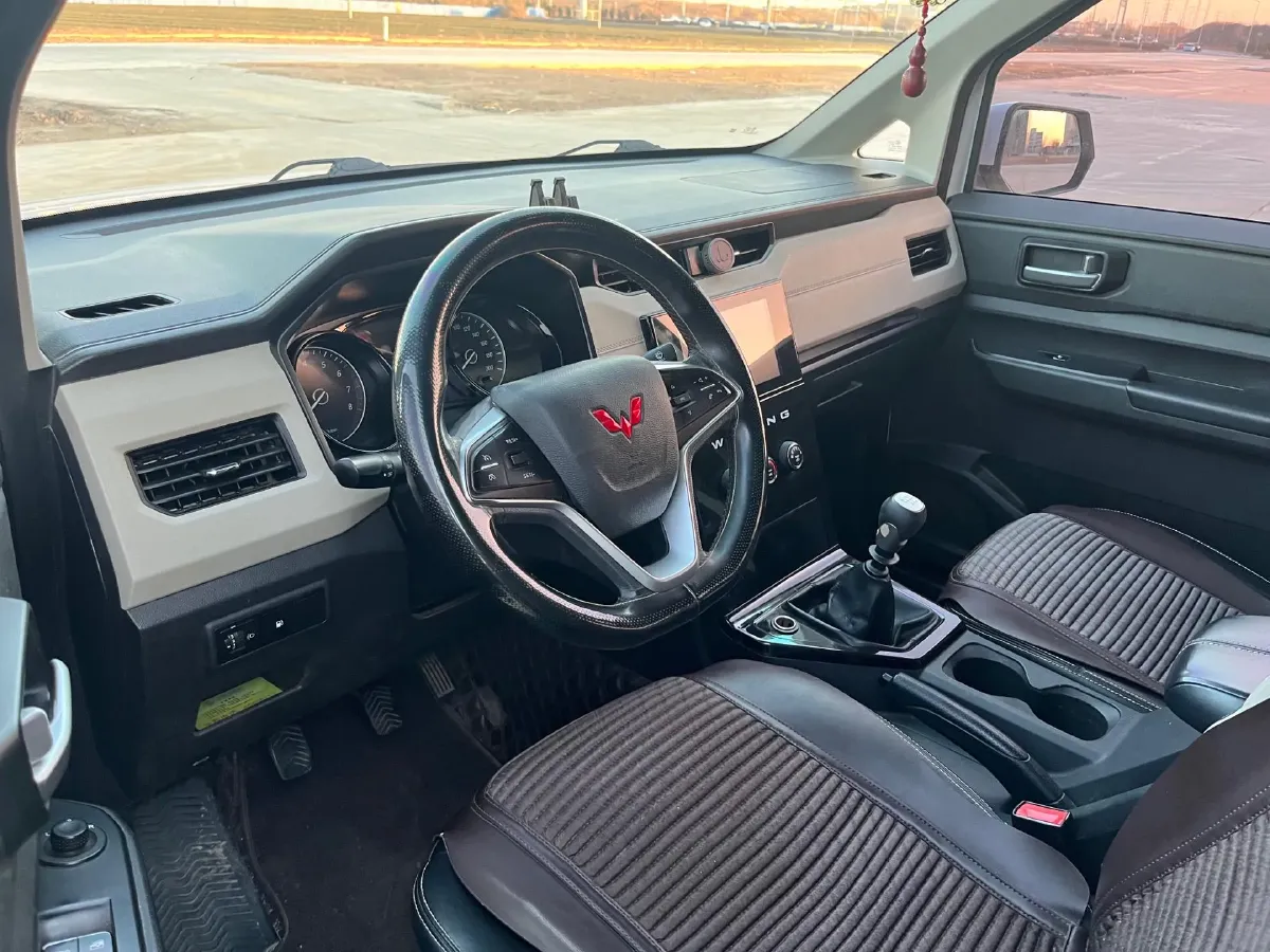 2021 WuLing ZhengChen 1.5T 147HP L4 6MT,autocango,china used car exporter,china ev exporter,chinese used car exporter,chinese used ev exporter