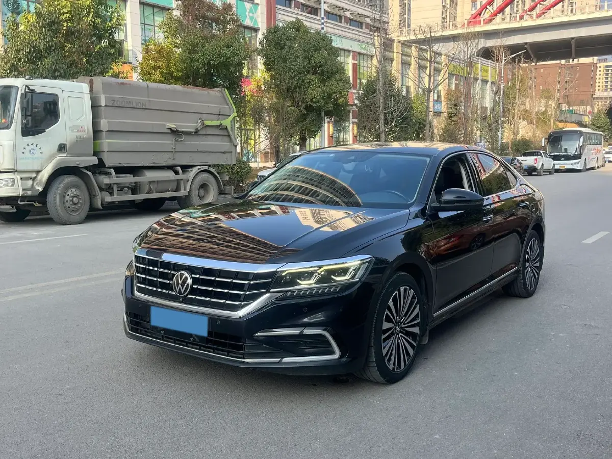 2021 Volkswagen Passat 2.0T 220HP L4 7DCT