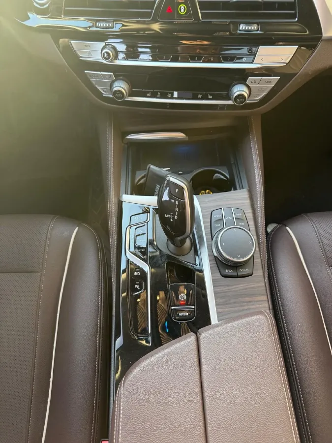 2021 BMW 5 Series 2.0T 184HP L4 8AT PHEV 17.7KWH,autocango,china used car exporter,china ev exporter,chinese used car exporter,chinese used ev exporter