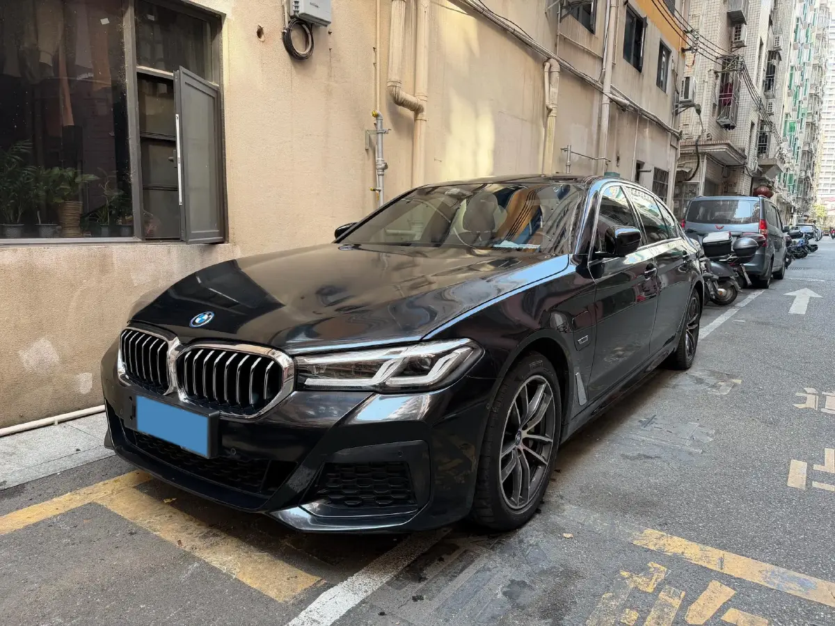 2022 BMW 5 Series 2.0T 184HP L4 8AT PHEV 17.7KWH