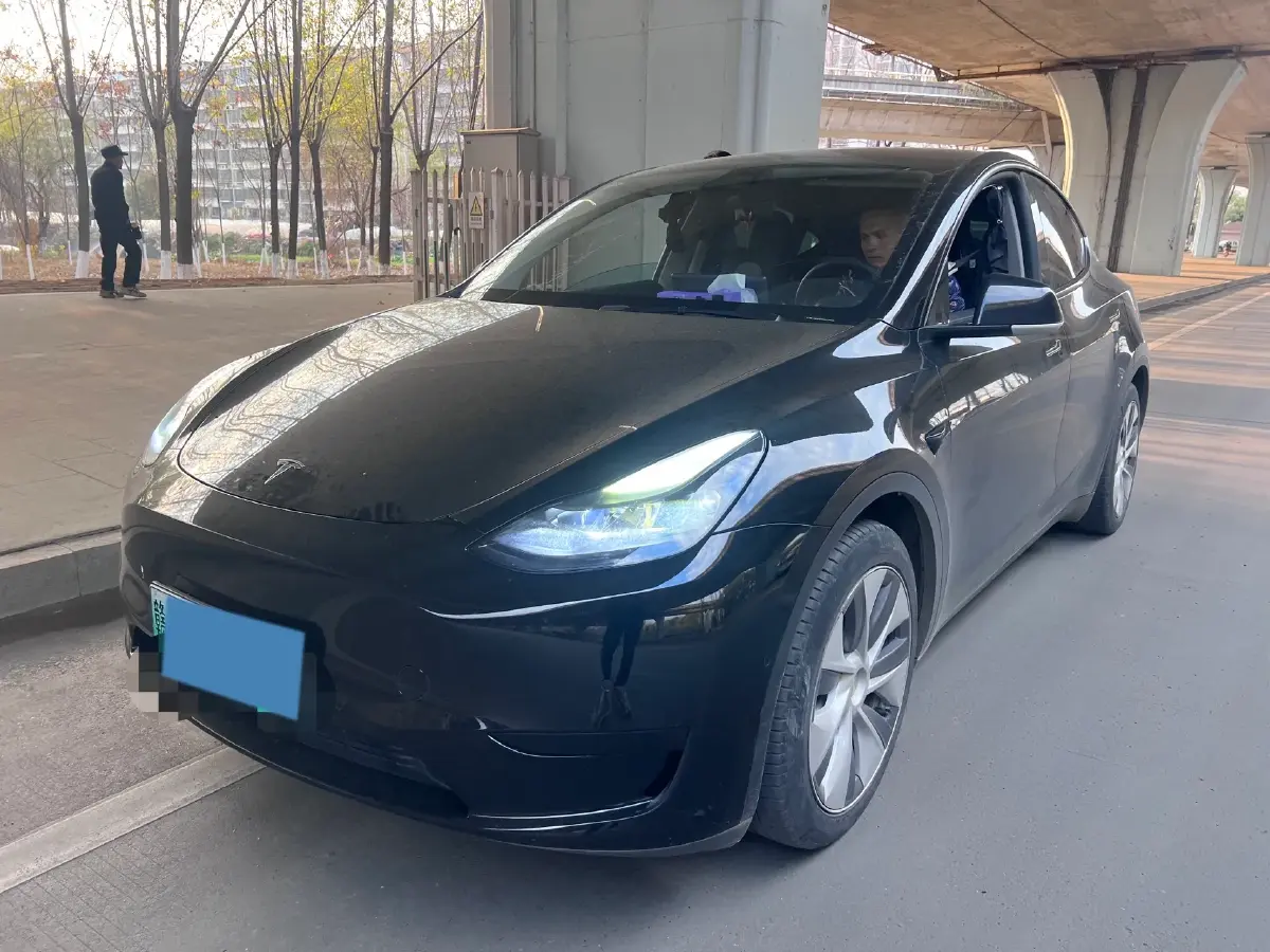 2022 Tesla Model Y BEV 60KWH
