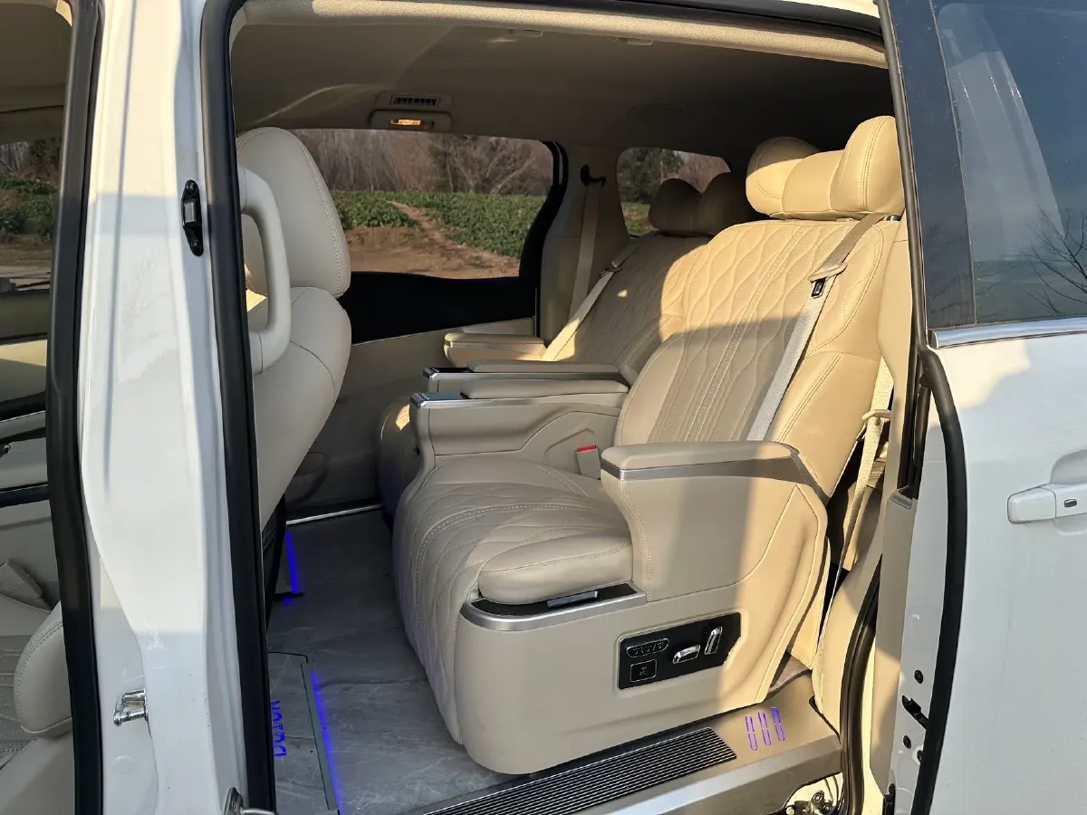 2023 Buick GL8 2.0T 237HP L4 9AT,autocango,china used car exporter,china ev exporter,chinese used car exporter,chinese used ev exporter