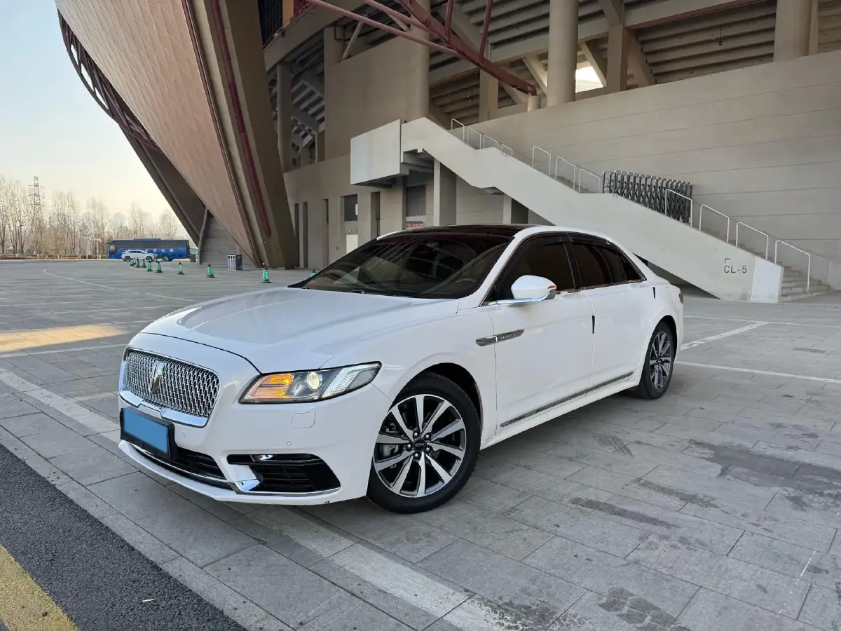 2018 Lincoln Continental 2.0T 261HP L4 6AT