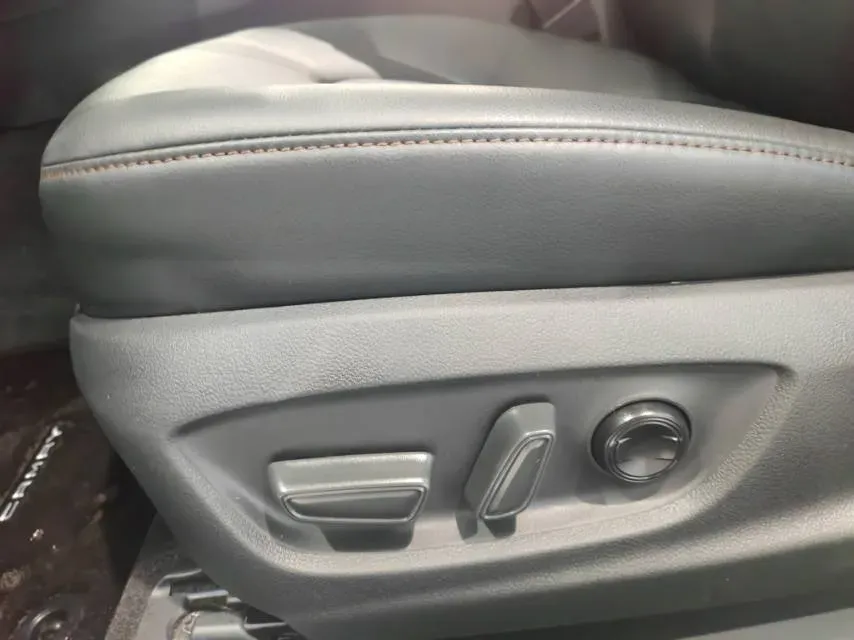 2021 Toyota Camry 2.5L 209HP L4 8AT,autocango,china used car exporter,china ev exporter,chinese used car exporter,chinese used ev exporter