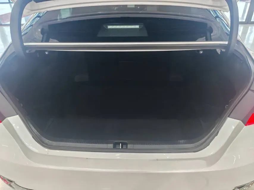 2021 Toyota Camry 2.5L 209HP L4 8AT,autocango,china used car exporter,china ev exporter,chinese used car exporter,chinese used ev exporter