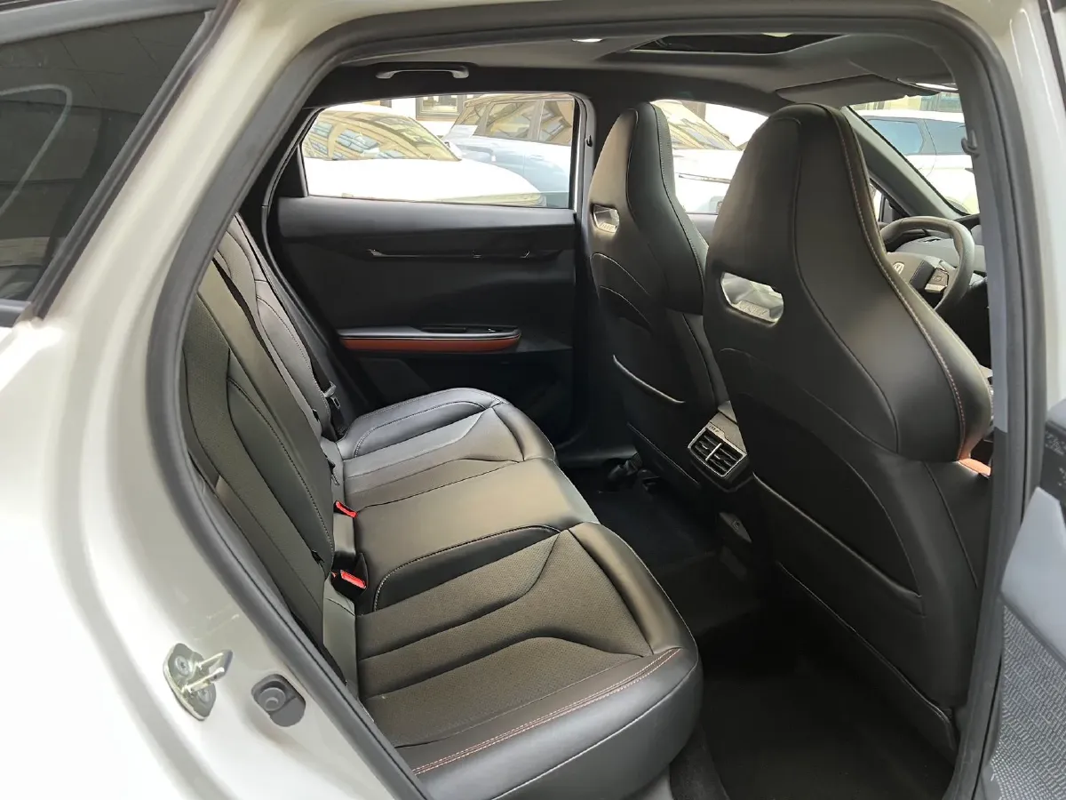 2023 ChangAn UNI-V 1.5T 188HP L4 7DCT,autocango,china used car exporter,china ev exporter,chinese used car exporter,chinese used ev exporter