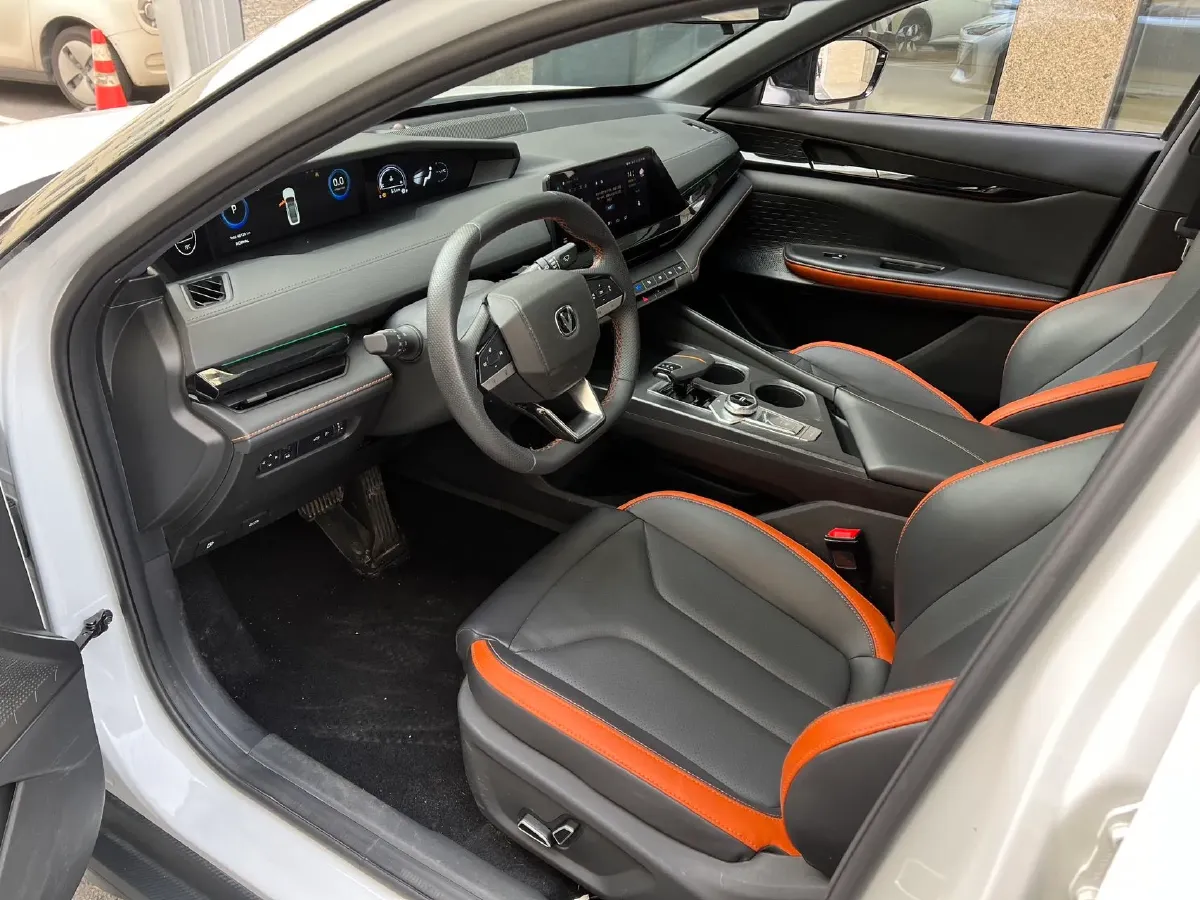 2023 ChangAn UNI-V 1.5T 188HP L4 7DCT,autocango,china used car exporter,china ev exporter,chinese used car exporter,chinese used ev exporter