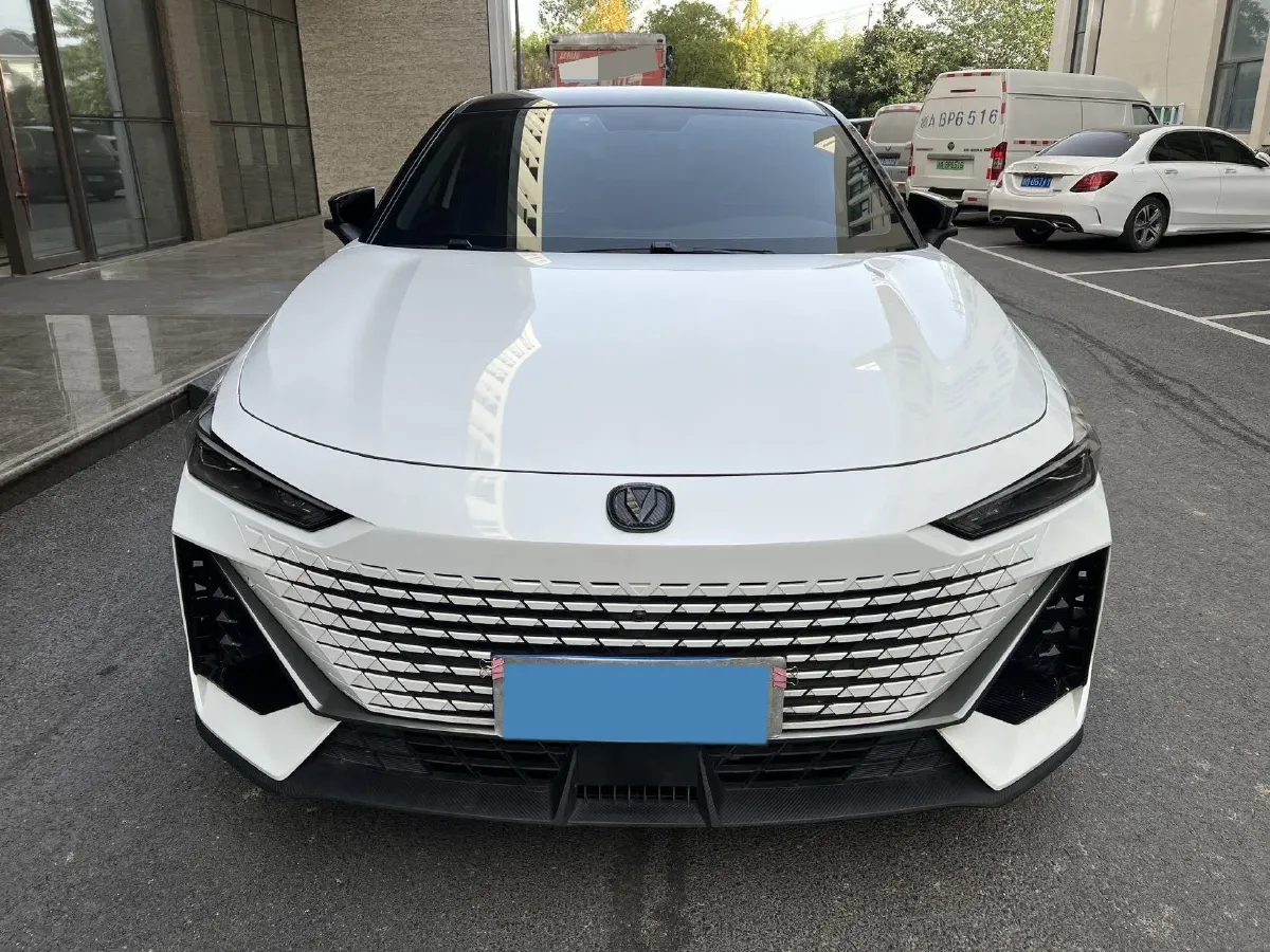 2023 ChangAn UNI-V 1.5T 188HP L4 7DCT,autocango,china used car exporter,china ev exporter,chinese used car exporter,chinese used ev exporter