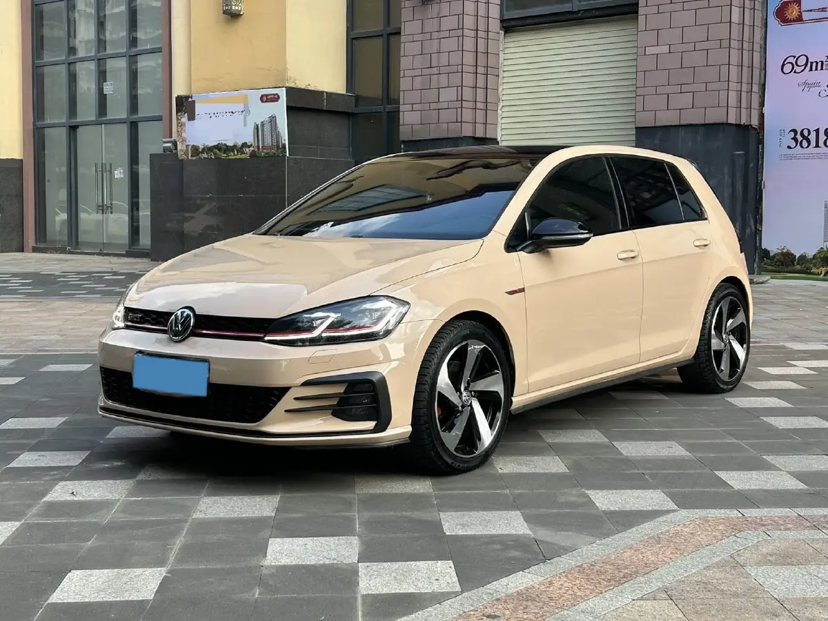 2018 Volkswagen GolfGTI 2.0T 220HP L4 7DCT