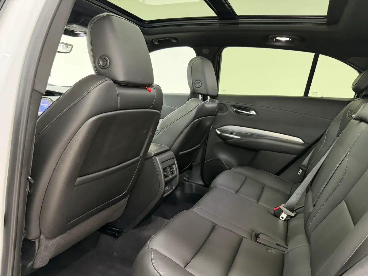 2020 Cadillac XT4 2.0T 241HP L4 9AT,autocango,china used car exporter,china ev exporter,chinese used car exporter,chinese used ev exporter