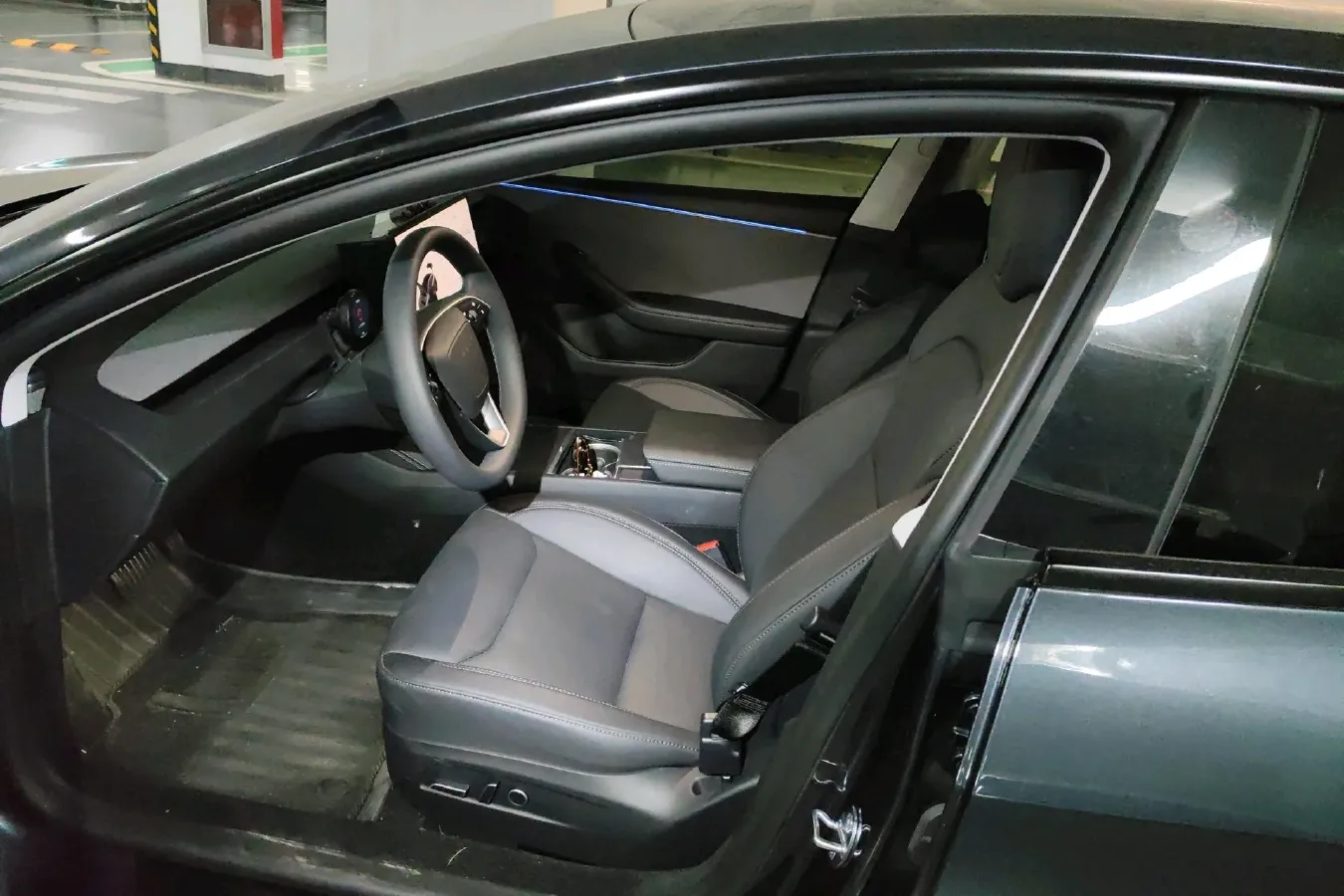 2025 Tesla Model 3 BEV 62.5KWH,autocango,china used car exporter,china ev exporter,chinese used car exporter,chinese used ev exporter