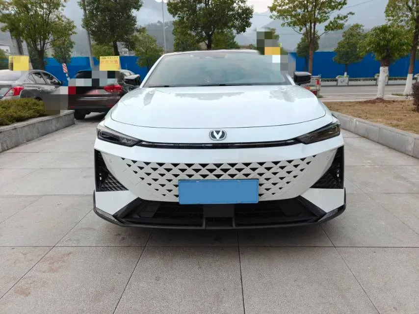 2024 ChangAn UNI-V 1.5T 188HP L4 7DCT,autocango,china used car exporter,china ev exporter,chinese used car exporter,chinese used ev exporter