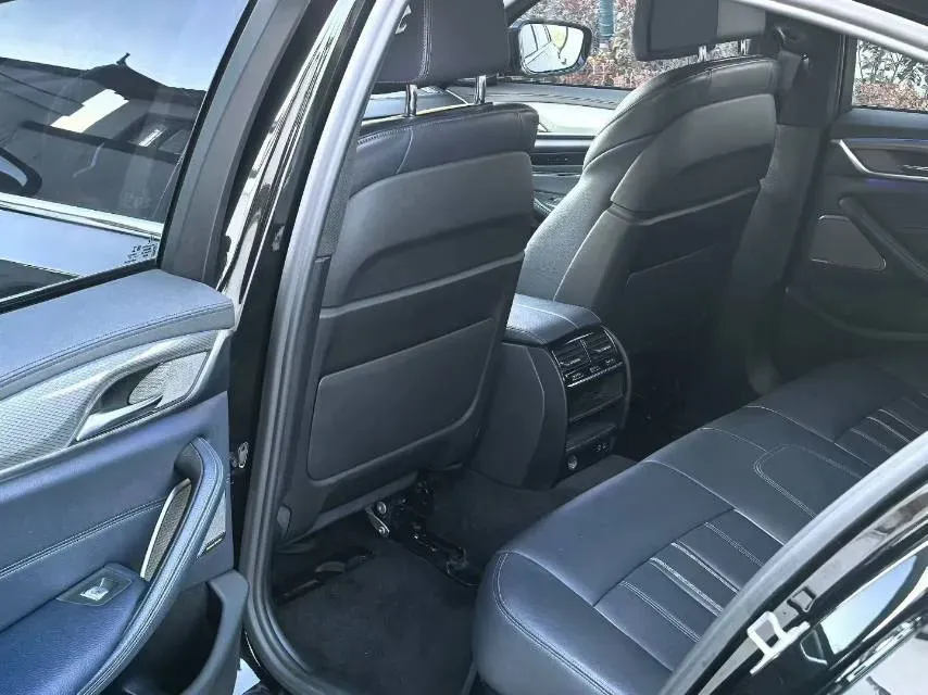 2020 BMW 5 Series 2.0T 252HP L4 8AT,autocango,china used car exporter,china ev exporter,chinese used car exporter,chinese used ev exporter